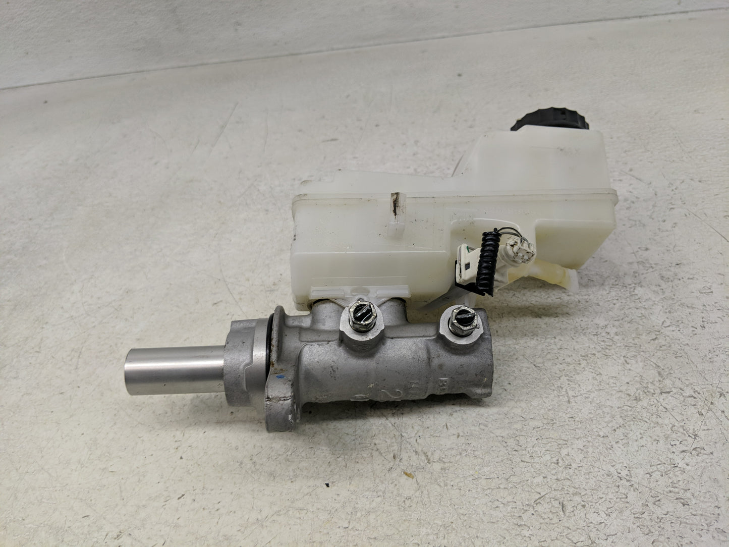 2018-2022 Toyota C-hr Brake Master Cylinder - Oemusedautoparts1.com