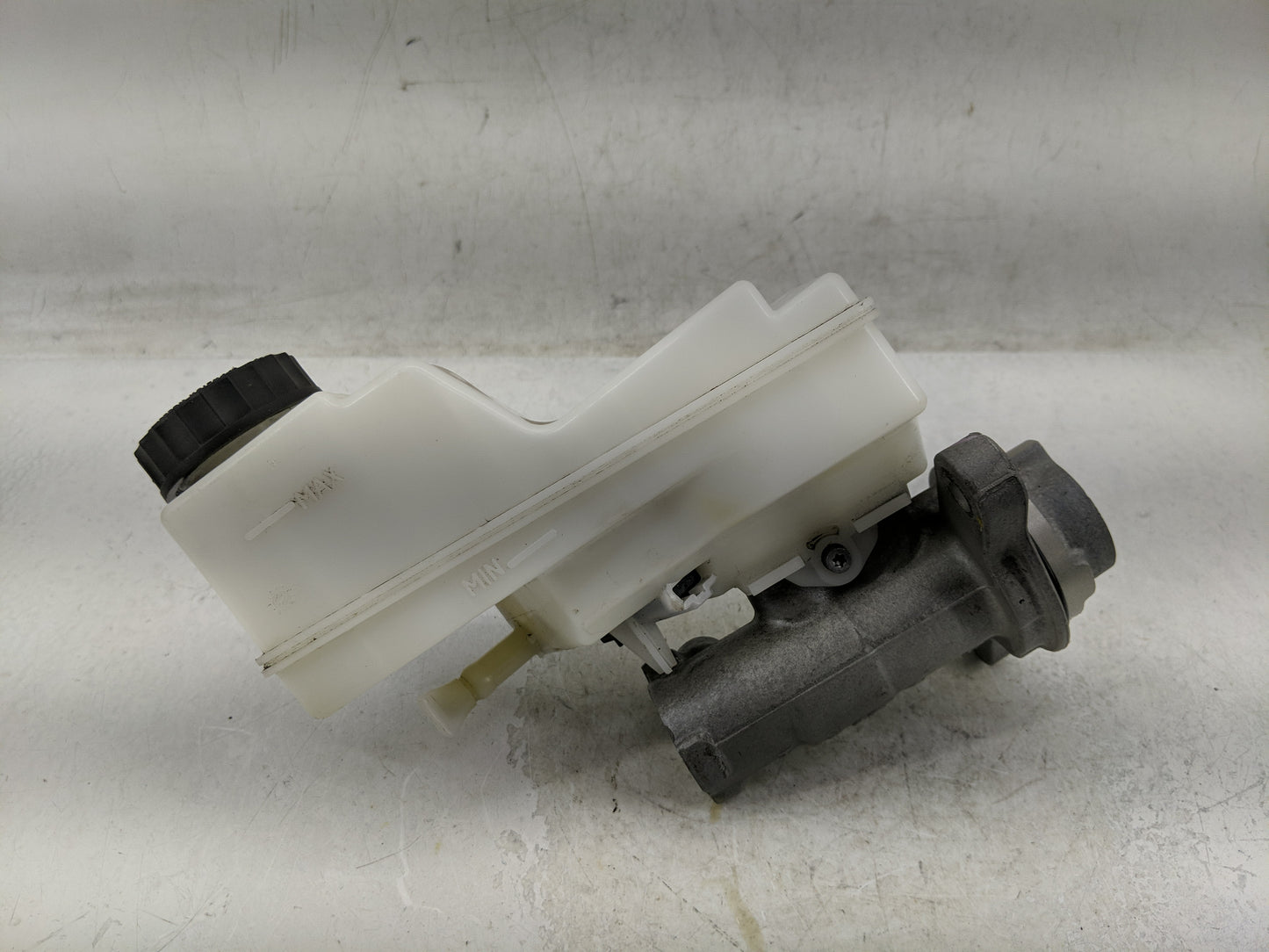 2018-2022 Toyota C-hr Brake Master Cylinder 1313965 - Oemusedautoparts1.com