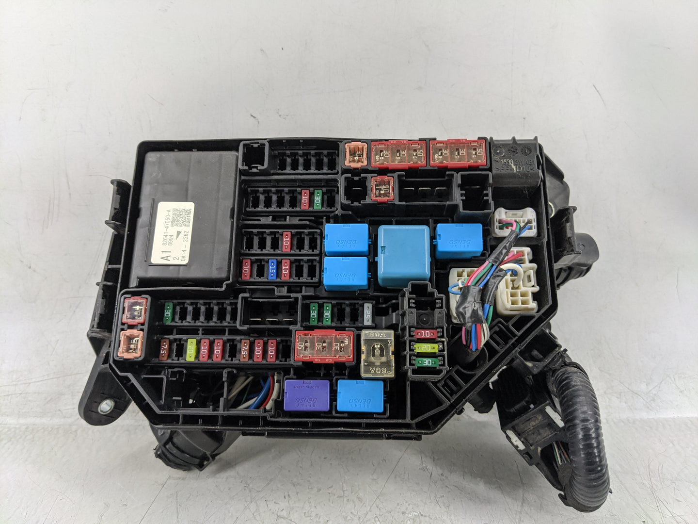 2018-2022 Toyota C-Hr Fusebox Fuse Box Panel Relay Module P/N:82662-10460 Fits Fits 2018 2019 2020 2021 2022 OEM Used Auto P