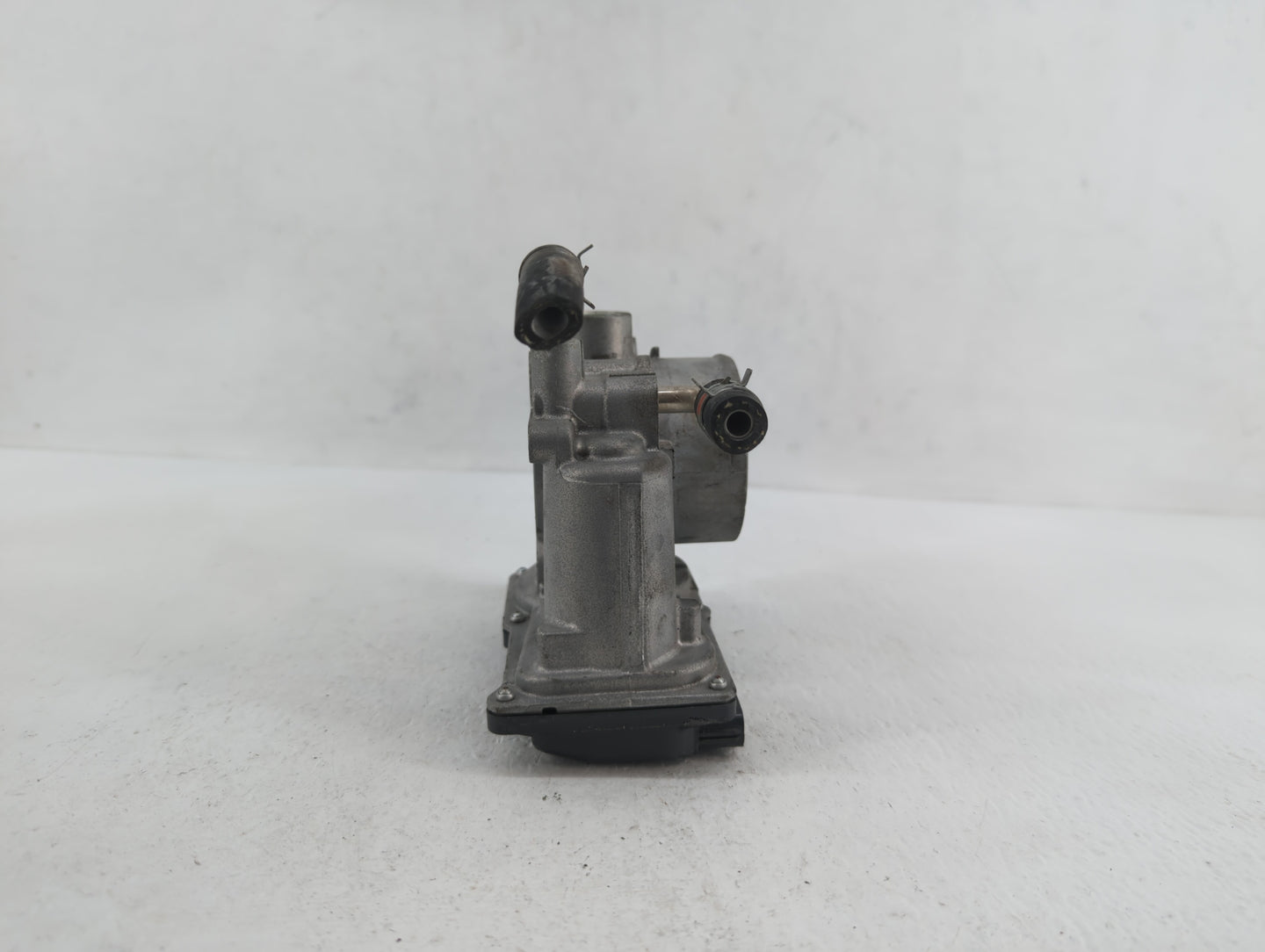 2020 Toyota C-Hr Throttle Body P/N:22030-0P050 22030-0T130, 22030-37040 Fits Fits 2013 2014 OEM Used Auto Parts - Oemusedaut