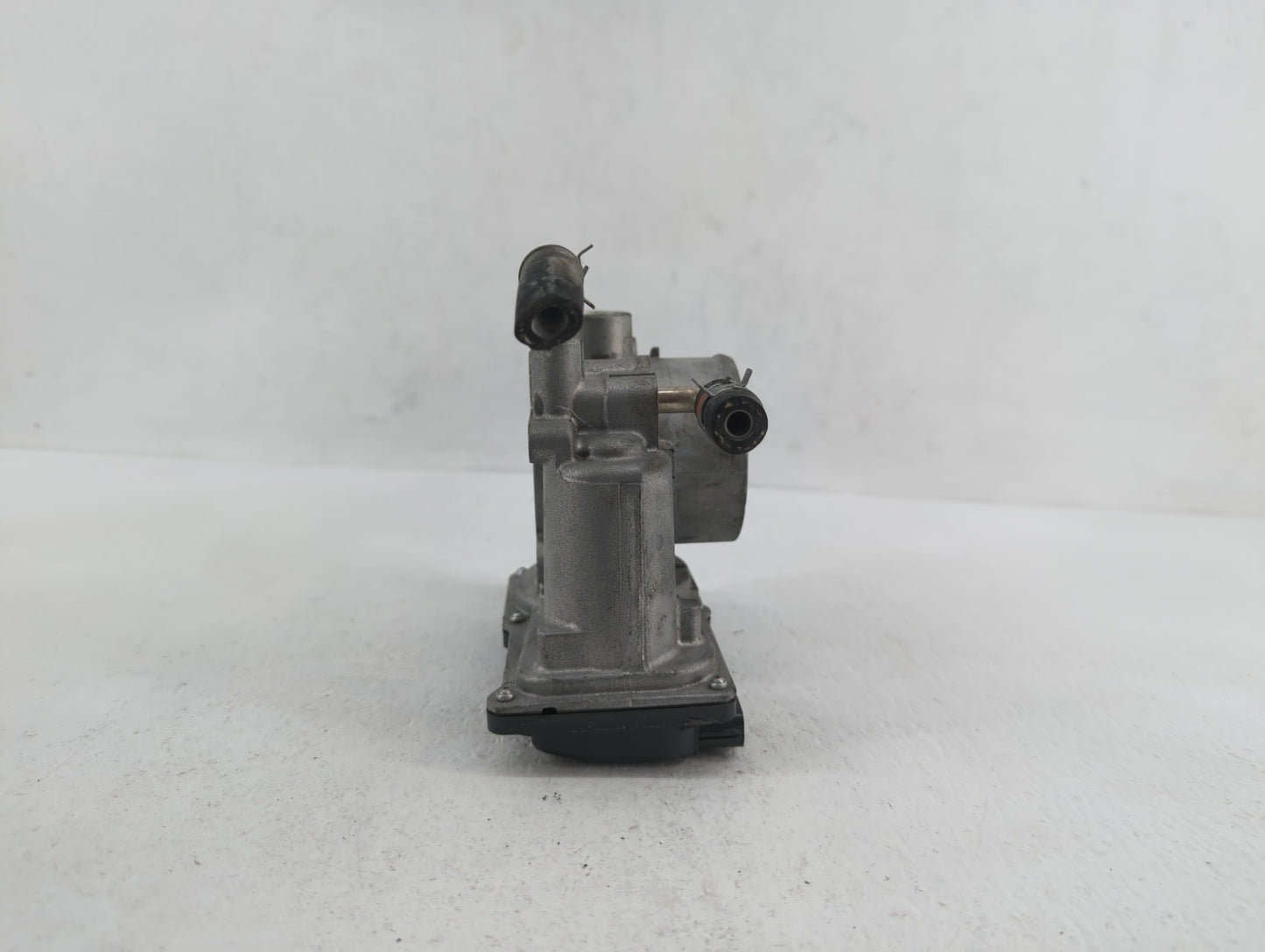 2020 Toyota C-Hr Throttle Body P/N:22030-0P050 22030-0T130, 22030-37040 Fits Fits 2013 2014 OEM Used Auto Parts - Oemusedaut