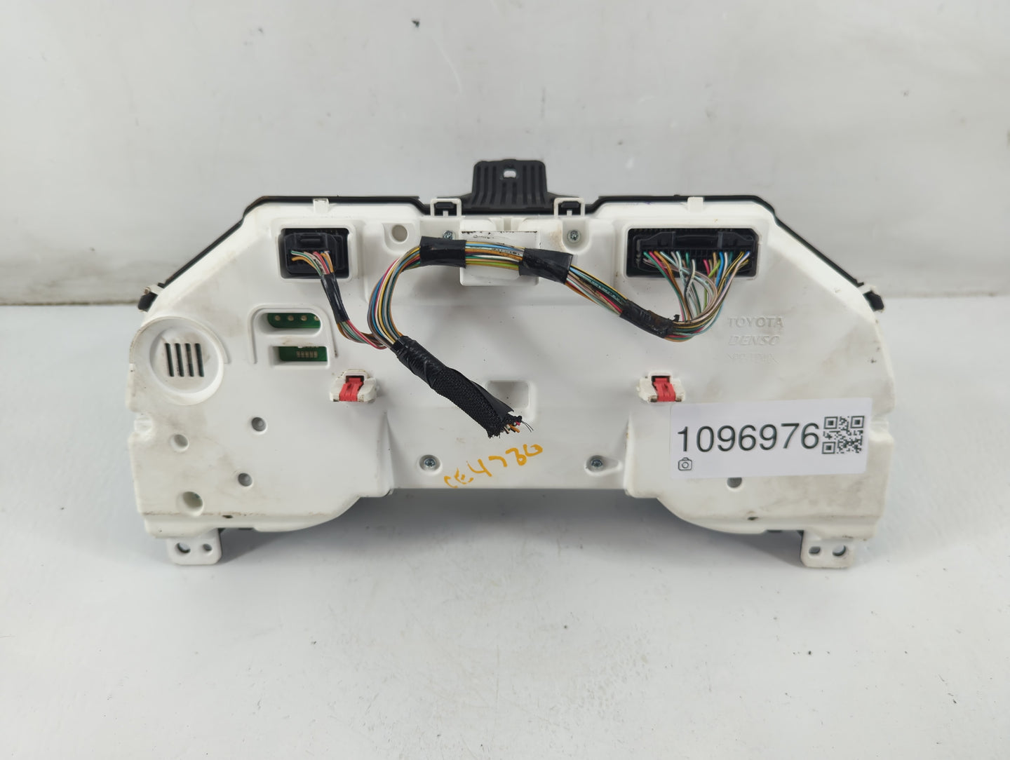 2019-2022 Toyota Camry Instrument Cluster Speedometer Gauges P/N:83800-0XD22 Fits Fits 2019 2020 2021 2022 OEM Used Auto Par