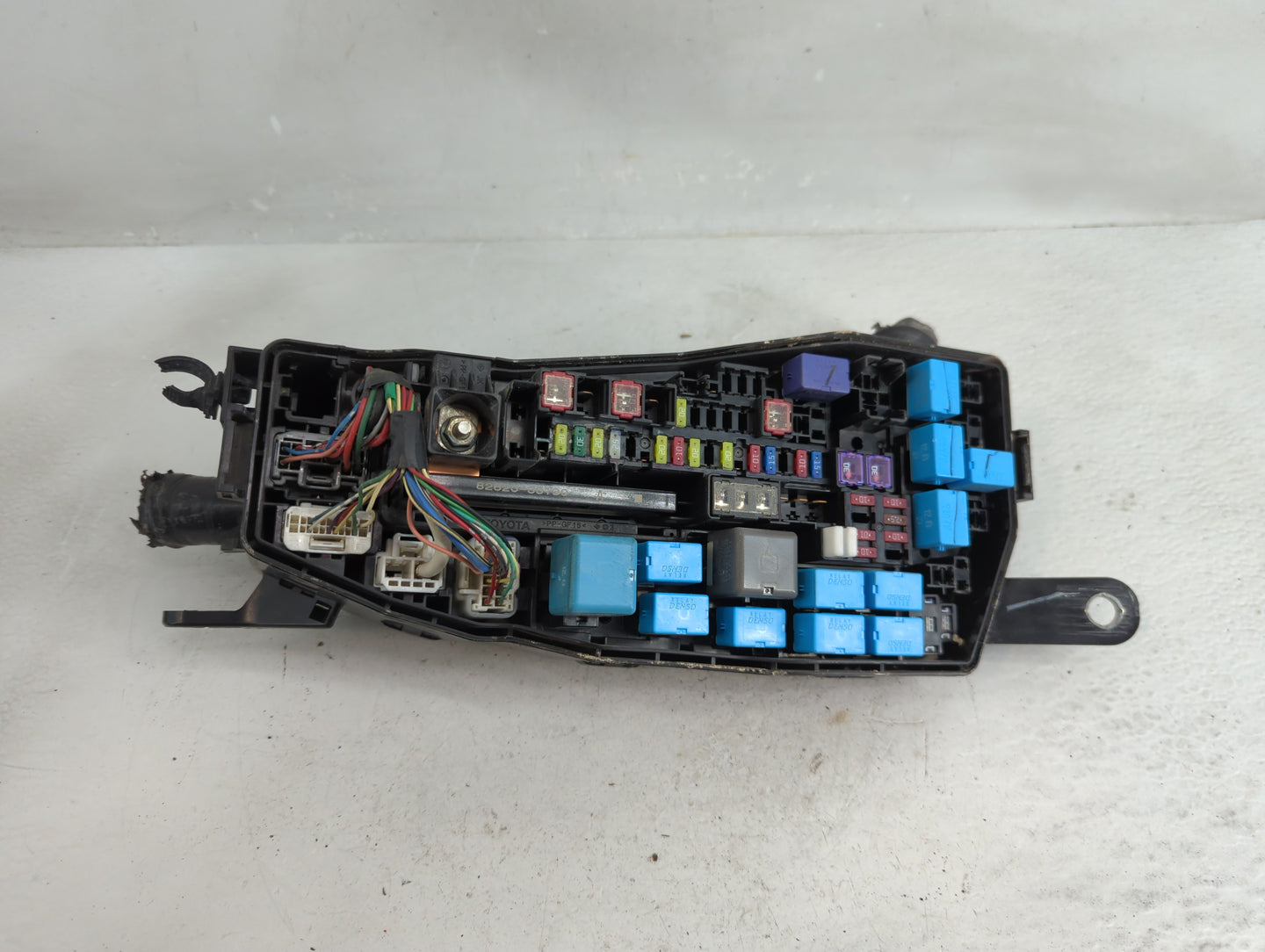 2018-2022 Toyota Camry Fusebox Fuse Box Panel Relay Module Fits Fits 2018 2019 2020 2021 2022 OEM Used Auto Parts - Oemuseda