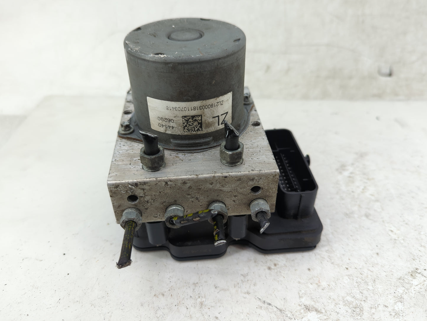 2018-2020 Toyota Camry ABS Pump Control Module Replacement P/N:44540 06290 Fits Fits 2018 2019 2020 OEM Used Auto Parts - Oe
