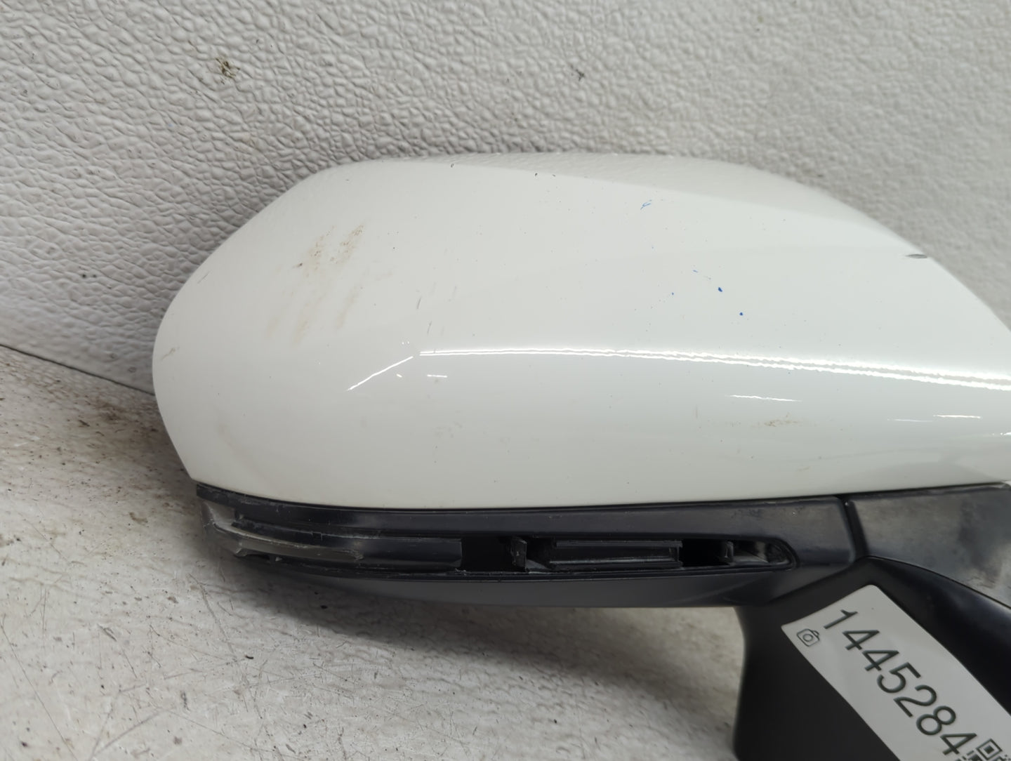 2018-2022 Toyota Camry Passenger Side View Mirror - Right Door Mirror OEM Used - Oemusedautoparts1.com
