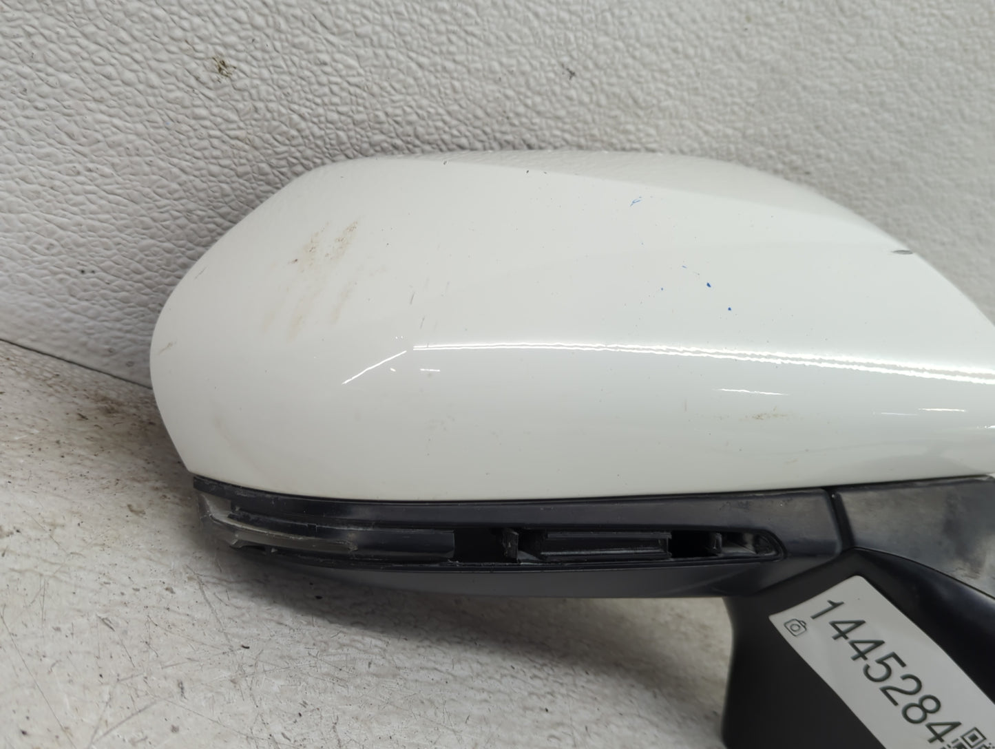 2018-2022 Toyota Camry Passenger Side View Mirror - Right Door Mirror OEM Used - Oemusedautoparts1.com