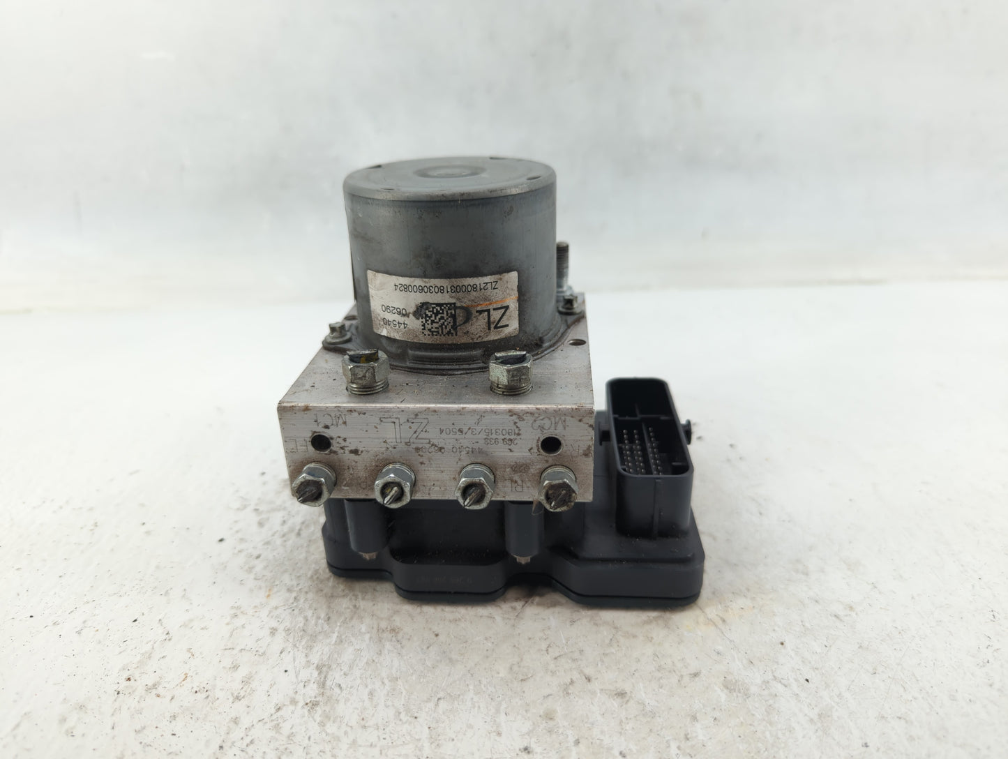 2018-2020 Toyota Camry ABS Pump Control Module Replacement P/N:44540 06290 Fits Fits 2018 2019 2020 OEM Used Auto Parts - Oe