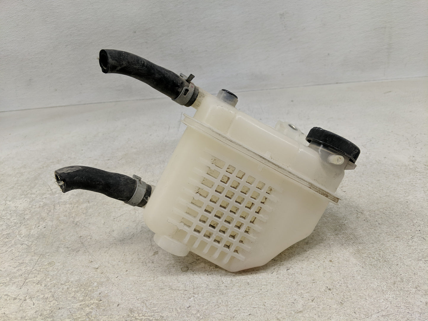 2019-2022 Toyota Corolla Windshield Washer Fluid Reservoir Bottle Oem - Oemusedautoparts1.com