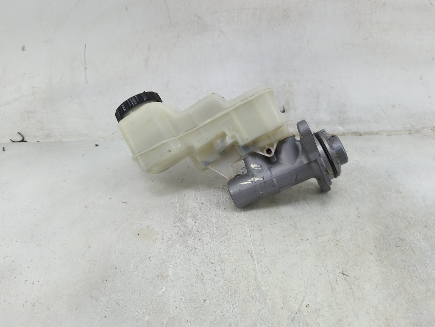 2019-2022 Toyota Corolla Brake Master Cylinder 1489182 - Oemusedautoparts1.com