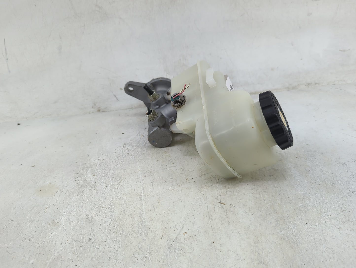 2019-2022 Toyota Corolla Brake Master Cylinder 1489182 - Oemusedautoparts1.com