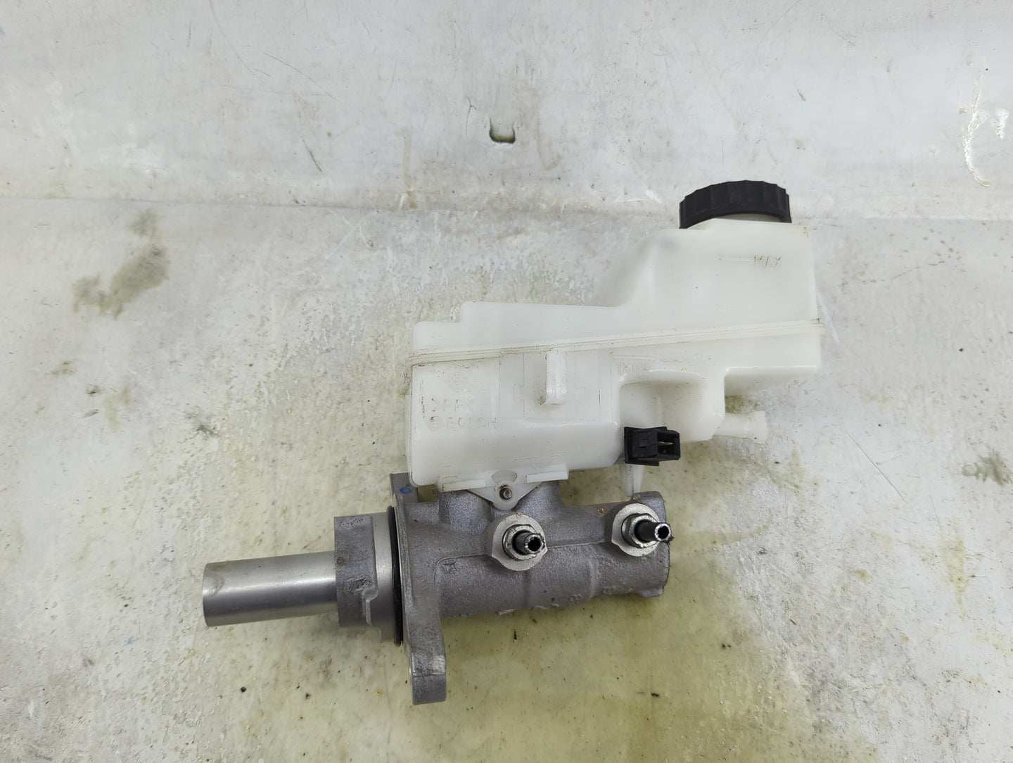 Toyota Corolla Brake Master Cylinder 1490524 - Oemusedautoparts1.com