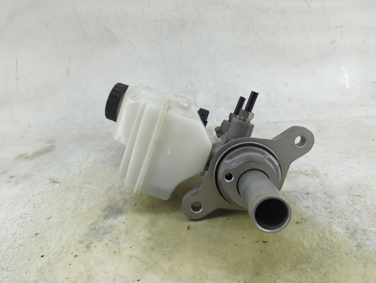 Toyota Corolla Brake Master Cylinder 1490524 - Oemusedautoparts1.com