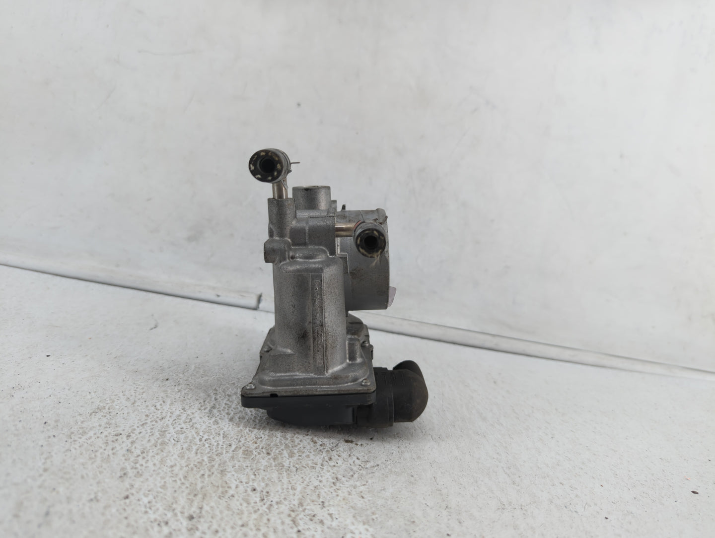 2020 Toyota Corolla Throttle Body P/N:22030-0P050 22030-0T130, 22030-37040 Fits Fits 2013 2014 OEM Used Auto Parts - Oemused