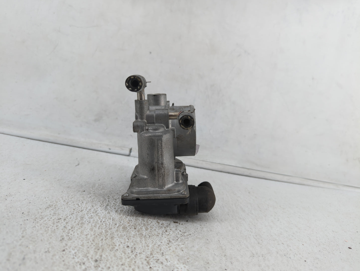 2020 Toyota Corolla Throttle Body P/N:22030-0P050 22030-0T130, 22030-37040 Fits Fits 2013 2014 OEM Used Auto Parts - Oemused