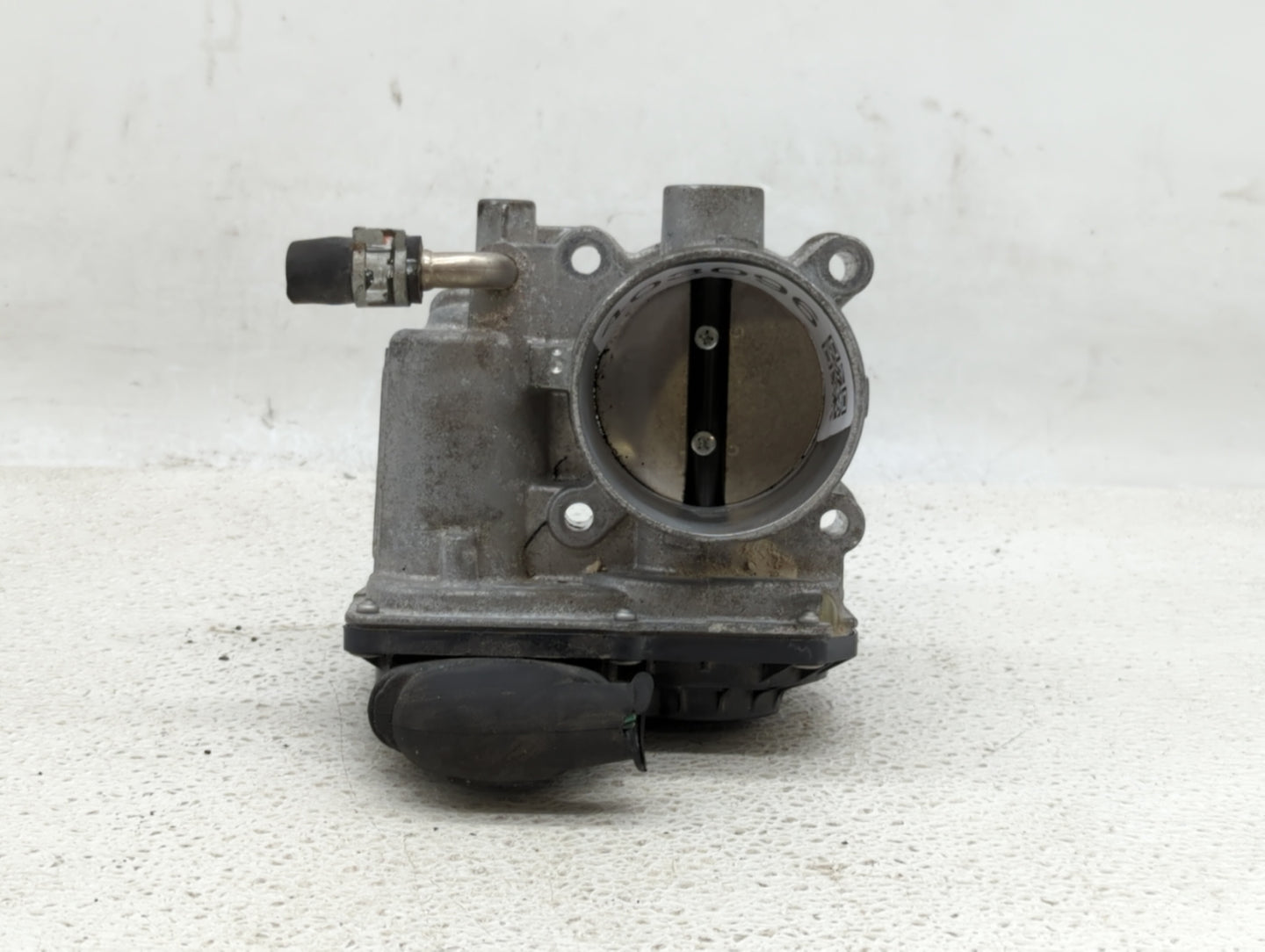 2020 Toyota Corolla Throttle Body P/N:22030-0P050 22030-0T130, 22030-37040 Fits Fits 2013 2014 OEM Used Auto Parts - Oemused