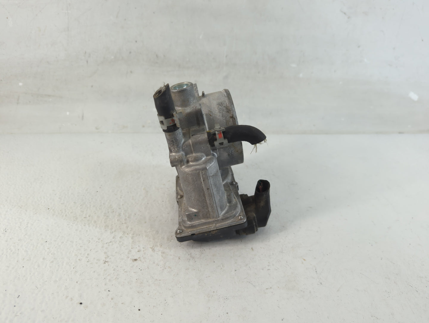 2017-2022 Toyota Highlander Throttle Body P/N:22030-0P060 Fits Fits 2016 2017 2018 2019 2020 2021 2022 OEM Used Auto Parts -