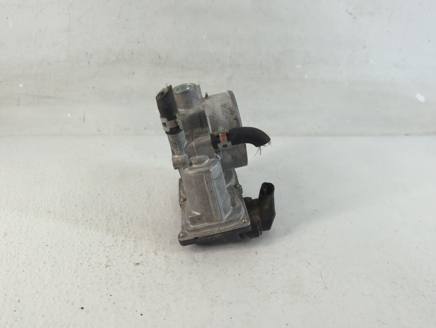 2017-2022 Toyota Highlander Throttle Body P/N:22030-0P060 Fits Fits 2016 2017 2018 2019 2020 2021 2022 OEM Used Auto Parts -