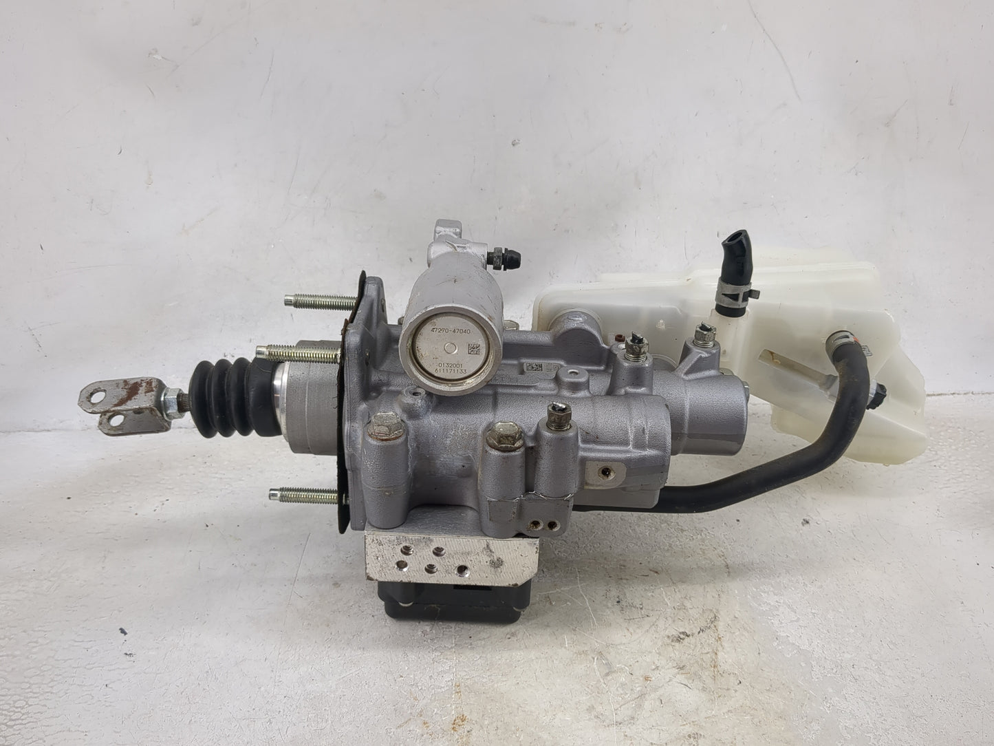 2016-2018 Toyota Prius Power Brake Booster Oem - Oemusedautoparts1.com