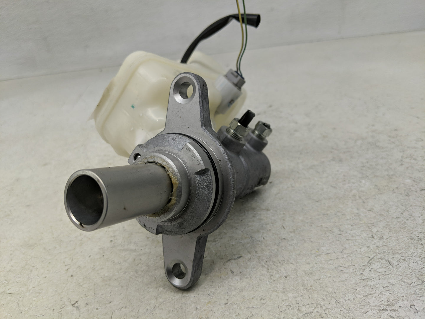 2019-2022 Toyota Rav4 Brake Master Cylinder - Oemusedautoparts1.com