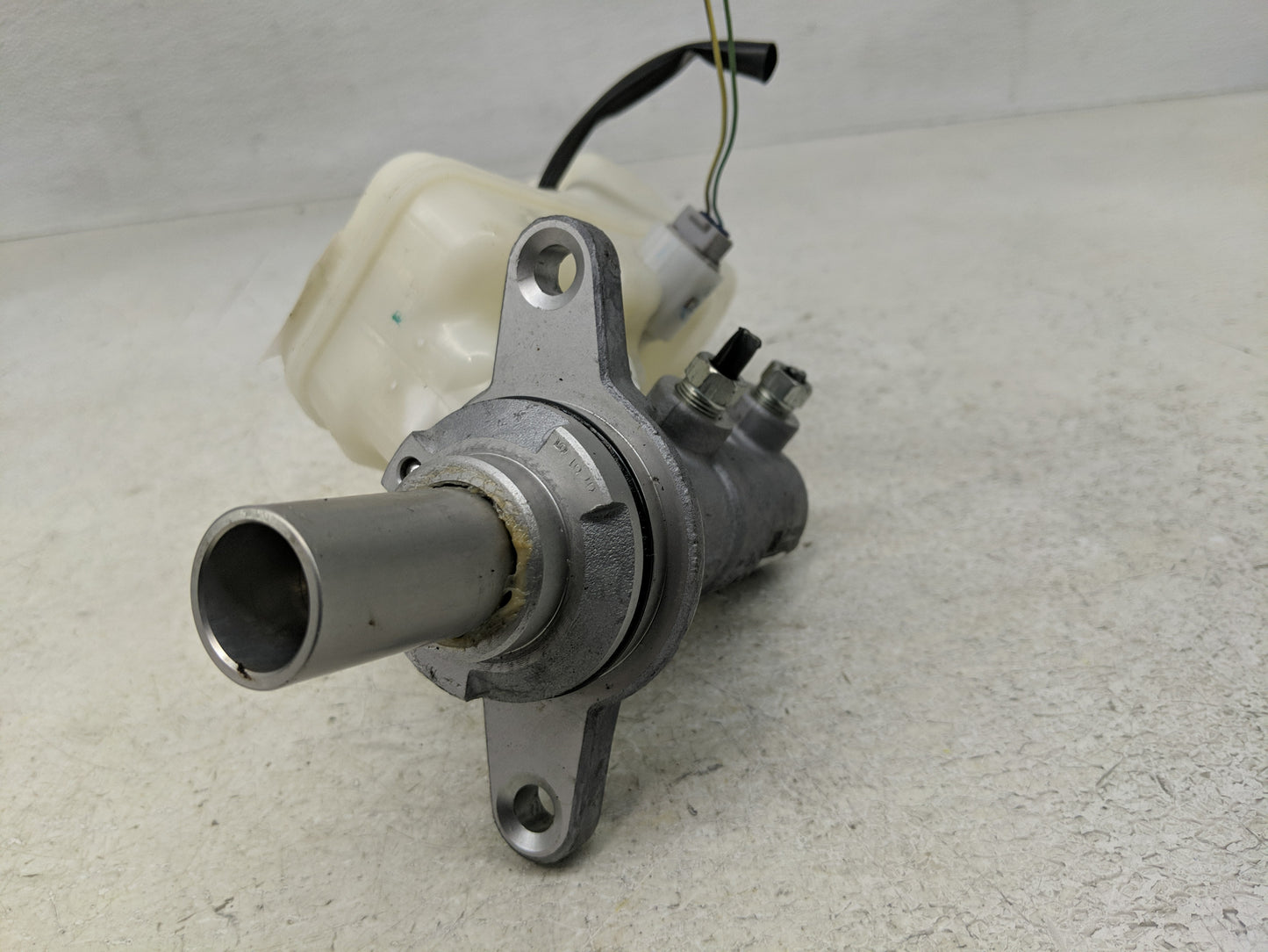 2019-2022 Toyota Rav4 Brake Master Cylinder - Oemusedautoparts1.com