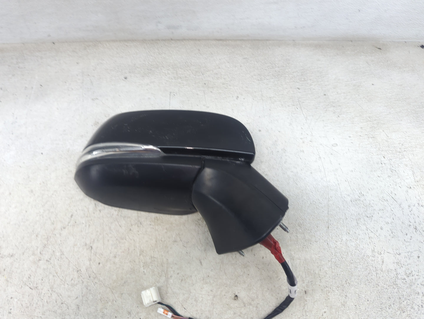 2019-2022 Toyota Rav4 Passenger Side View Mirror - Right Door Mirror OEM Used - Oemusedautoparts1.com