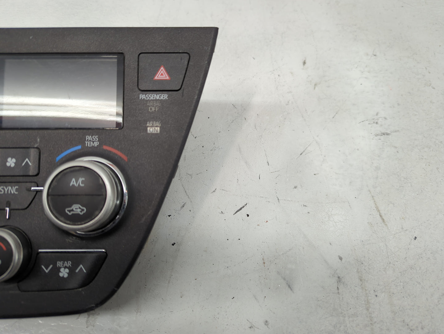 2018-2020 Toyota Sienna Climate Control Module Temperature AC/Heater Replacement P/N:55900-08210 Fits Fits 2018 2019 2020 OE
