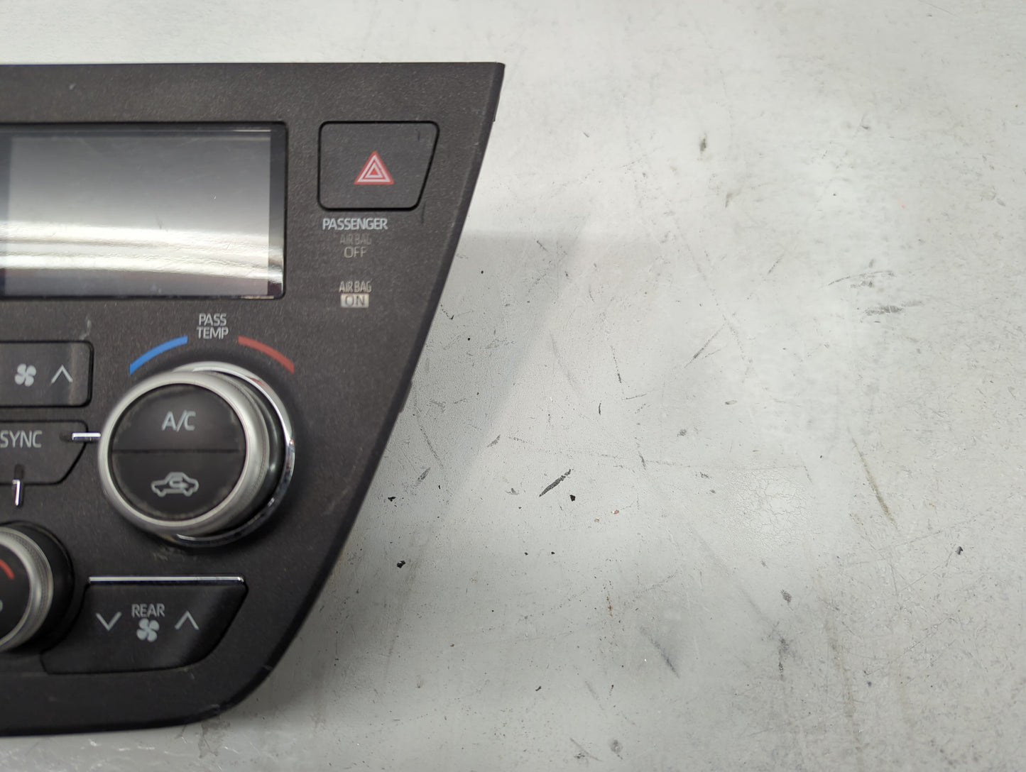 2018-2020 Toyota Sienna Climate Control Module Temperature AC/Heater Replacement P/N:55900-08210 Fits Fits 2018 2019 2020 OE