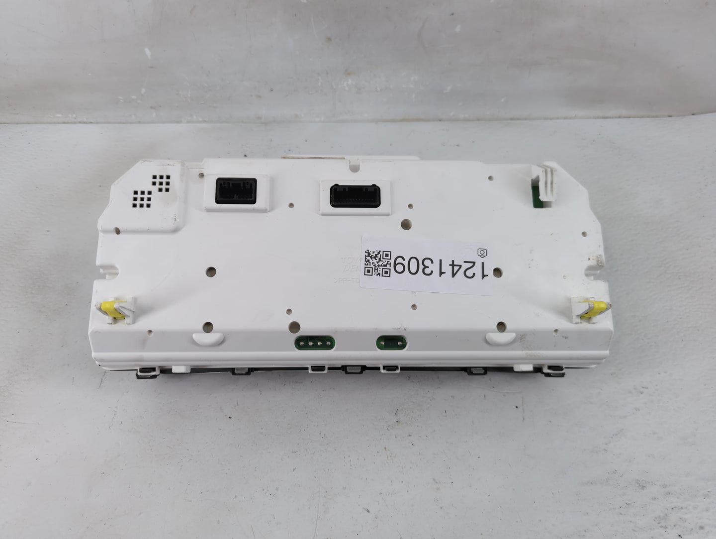 2020 Toyota Sienna Instrument Cluster Speedometer Gauges P/N:83800-08892-00 Fits OEM Used Auto Parts - Oemusedautoparts1.com