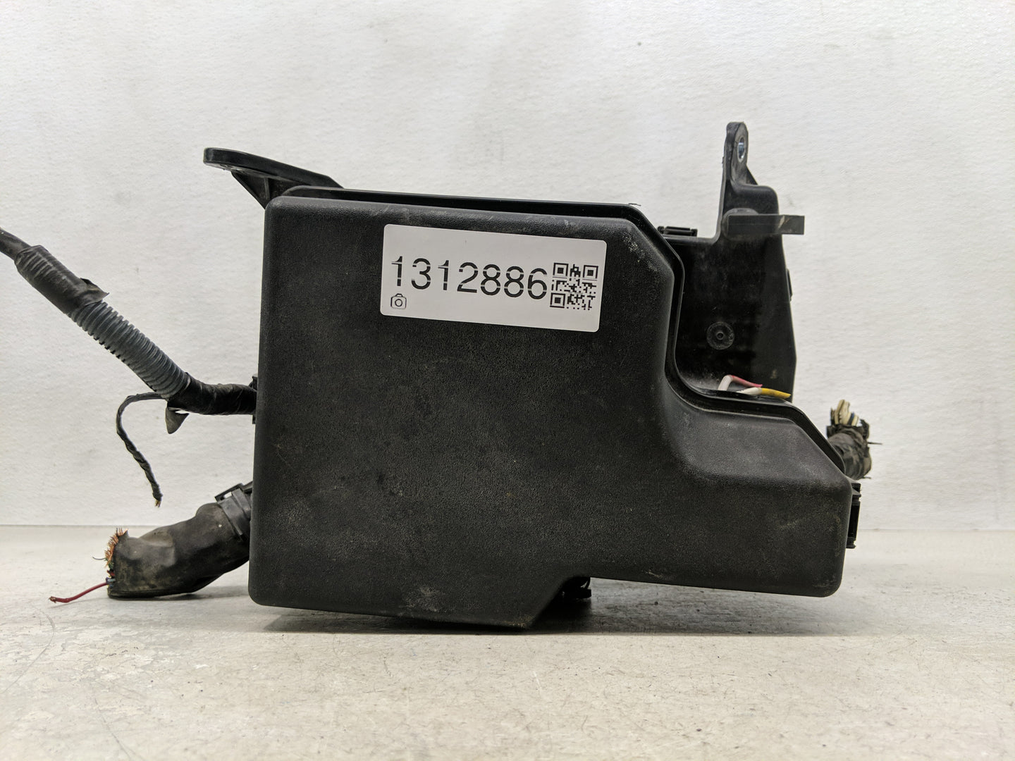 2017-2020 Toyota Sienna Fusebox Fuse Box Panel Relay Module P/N:82672-08200 Fits Fits 2017 2018 2019 2020 OEM Used Auto Part