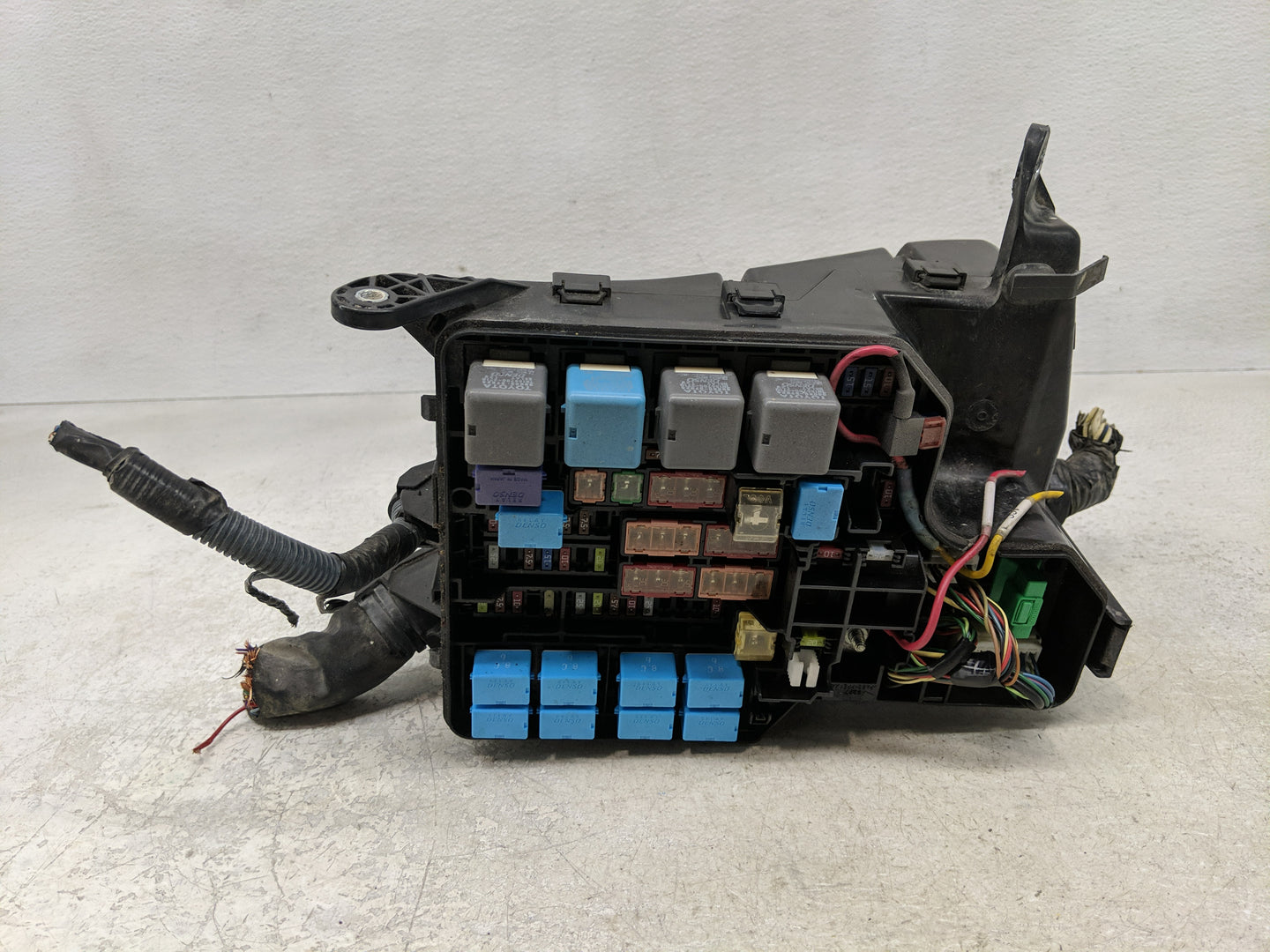 2017-2020 Toyota Sienna Fusebox Fuse Box Panel Relay Module P/N:82672-08200 Fits Fits 2017 2018 2019 2020 OEM Used Auto Part