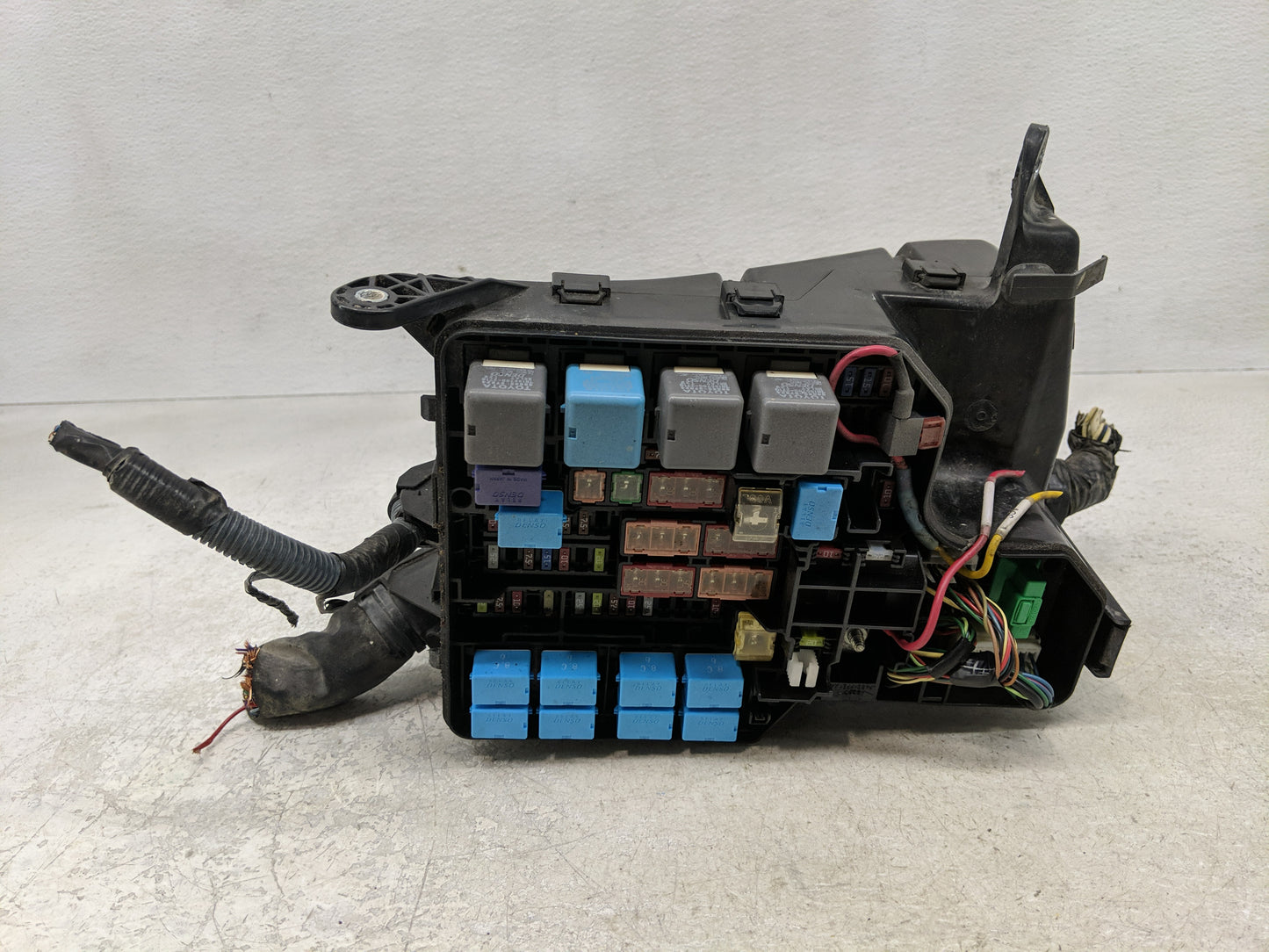 2017-2020 Toyota Sienna Fusebox Fuse Box Panel Relay Module P/N:82672-08200 Fits Fits 2017 2018 2019 2020 OEM Used Auto Part