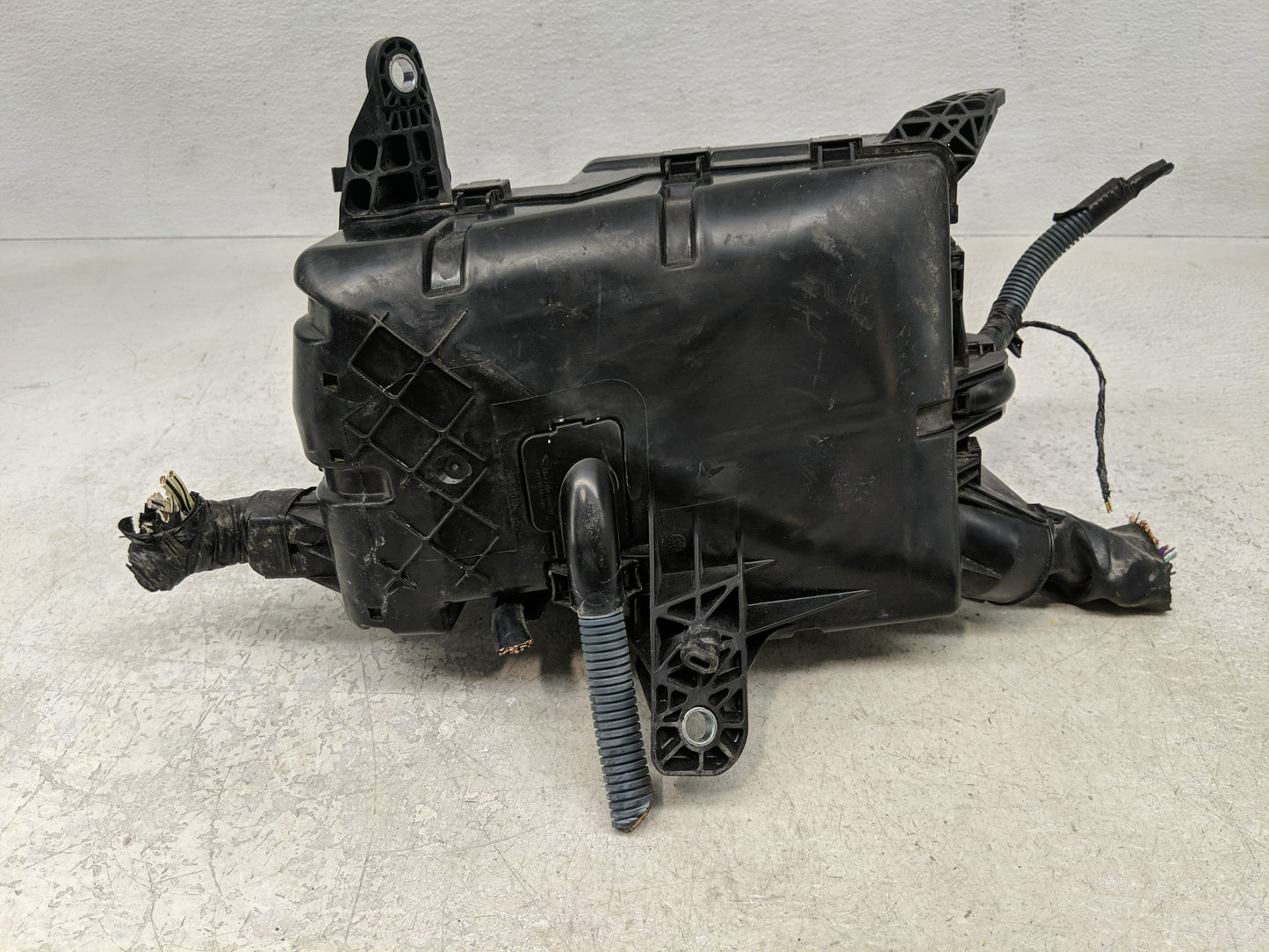2017-2020 Toyota Sienna Fusebox Fuse Box Panel Relay Module P/N:82672-08200 Fits Fits 2017 2018 2019 2020 OEM Used Auto Part