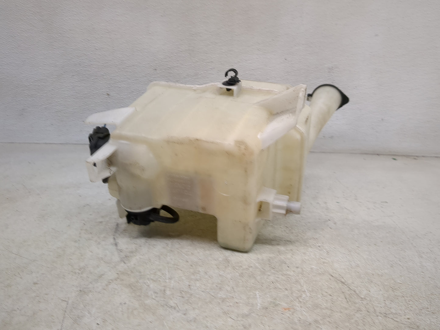 2004-2020 Toyota Sienna Windshield Washer Fluid Reservoir Bottle Oem - Oemusedautoparts1.com