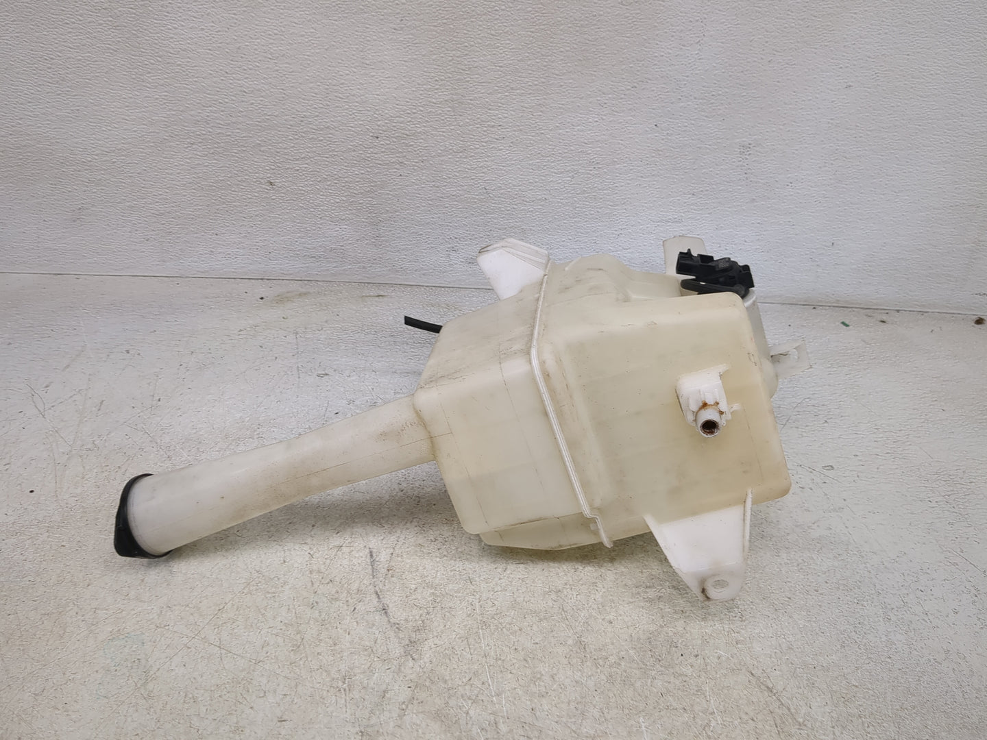 2004-2020 Toyota Sienna Windshield Washer Fluid Reservoir Bottle Oem - Oemusedautoparts1.com