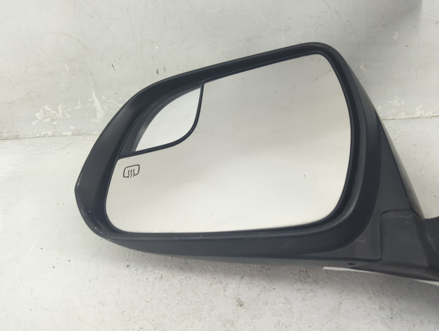 2018-2020 Toyota Sienna Driver Side View Mirror - Left Door Mirror OEM Used - Oemusedautoparts1.com