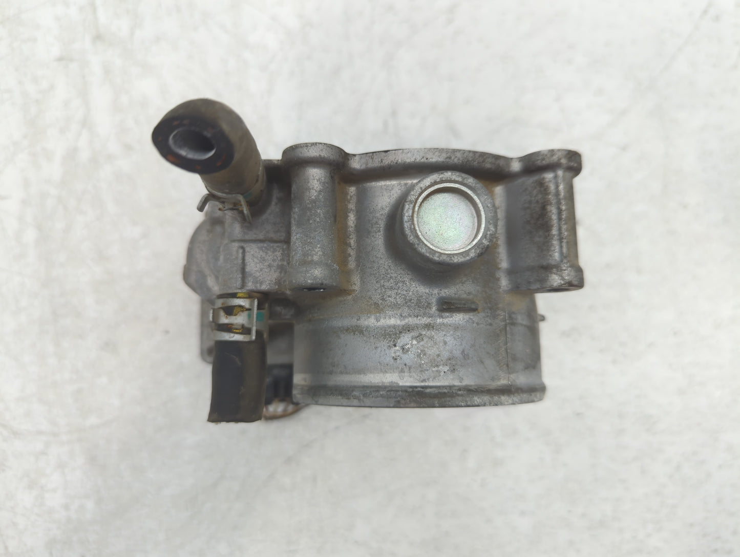 2017-2020 Toyota Sienna Throttle Body P/N:22030-0P060 Fits Fits 2016 2017 2018 2019 2020 2021 2022 OEM Used Auto Parts - Oem