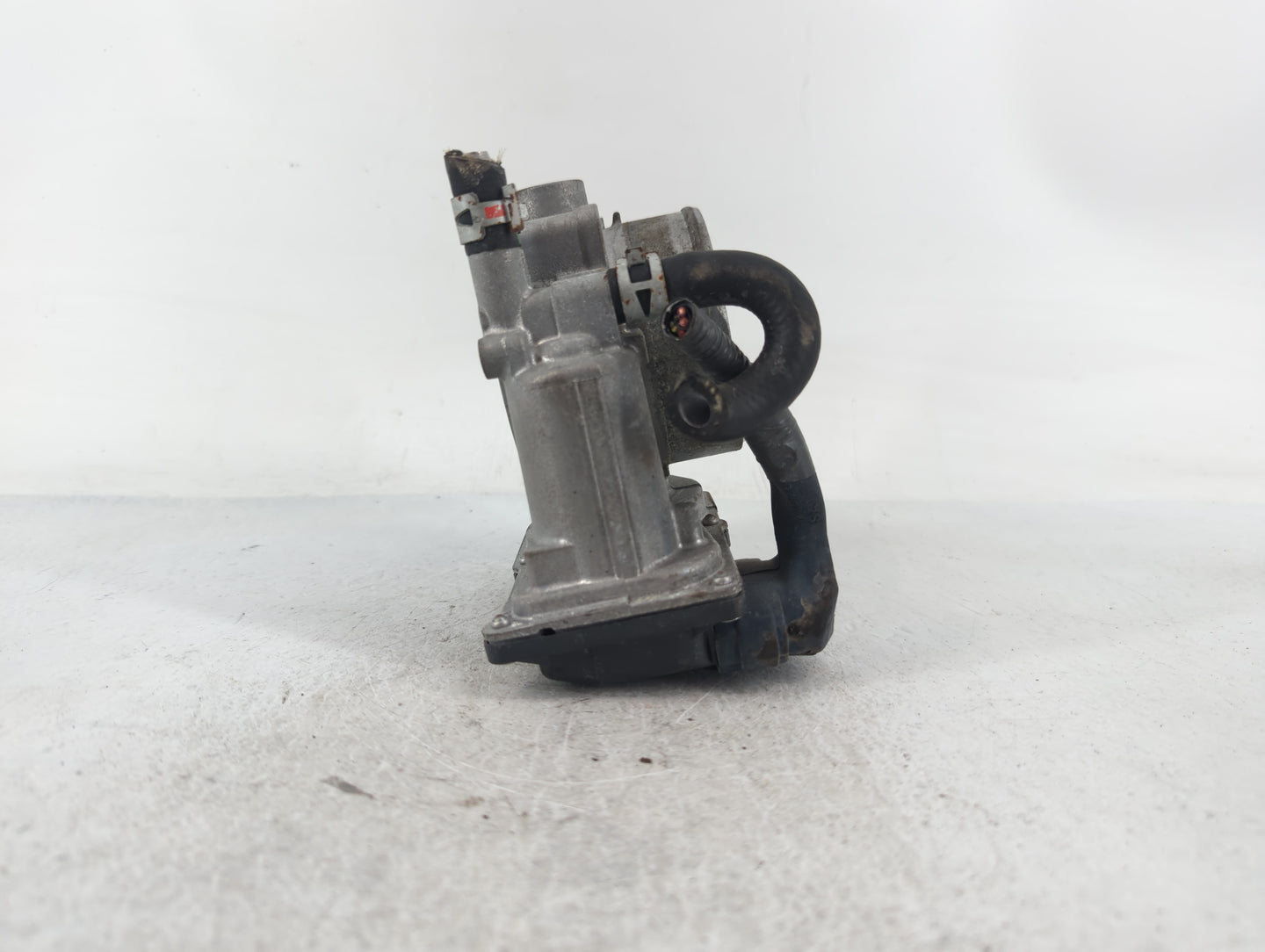 2017-2020 Toyota Sienna Throttle Body P/N:22030-0P060 Fits Fits 2016 2017 2018 2019 2020 2021 2022 OEM Used Auto Parts - Oem