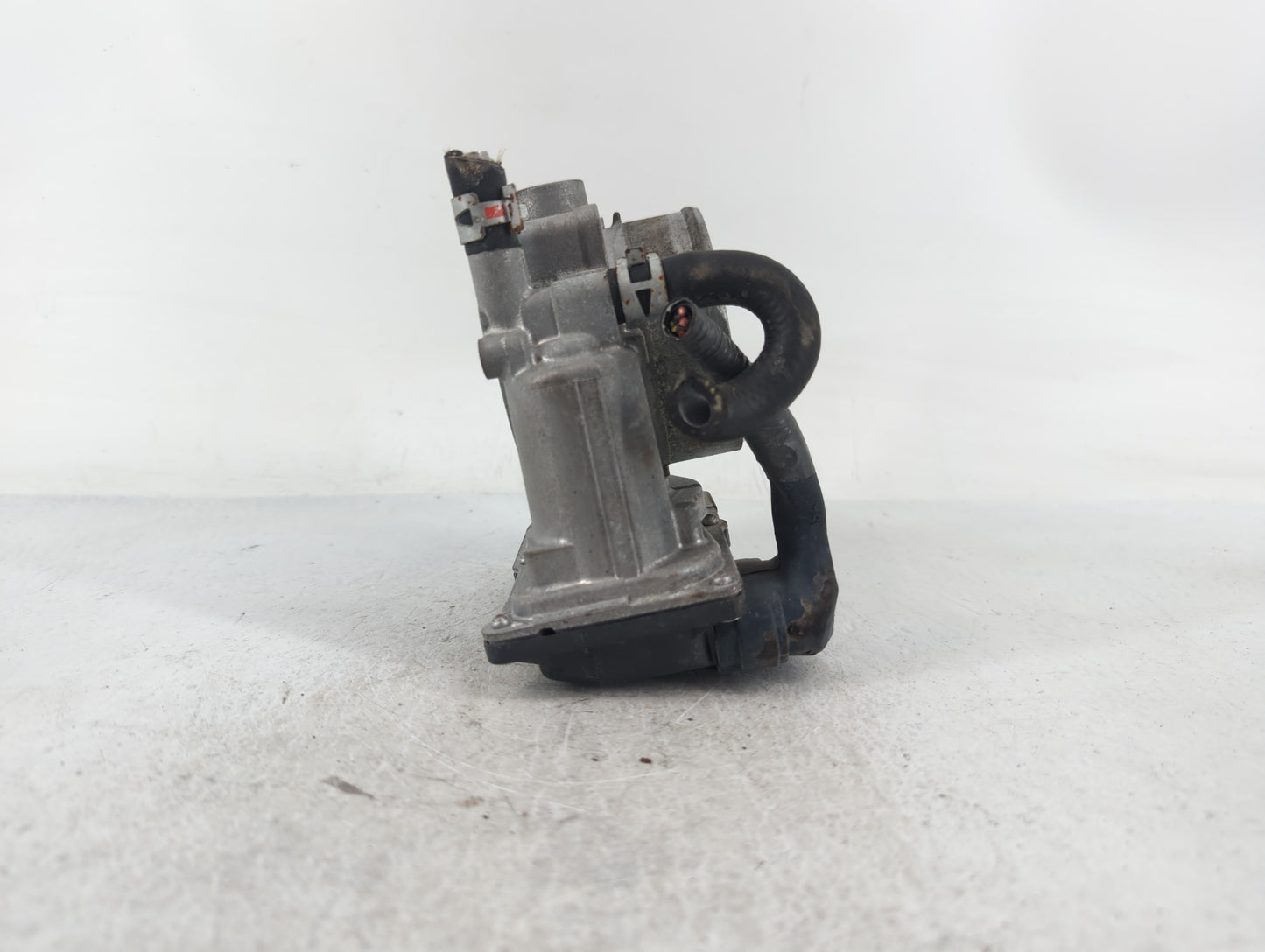 2017-2020 Toyota Sienna Throttle Body P/N:22030-0P060 Fits Fits 2016 2017 2018 2019 2020 2021 2022 OEM Used Auto Parts - Oem
