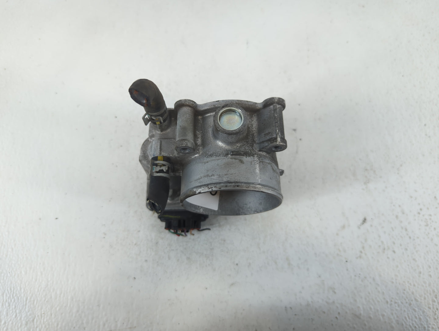 2017-2020 Toyota Sienna Throttle Body P/N:22030-0P060 Fits Fits 2016 2017 2018 2019 2020 2021 2022 OEM Used Auto Parts - Oem
