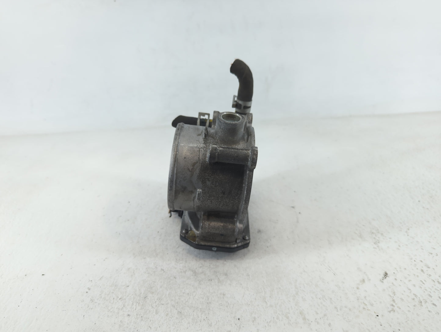 2017-2020 Toyota Sienna Throttle Body P/N:22030-0P060 Fits Fits 2016 2017 2018 2019 2020 2021 2022 OEM Used Auto Parts - Oem