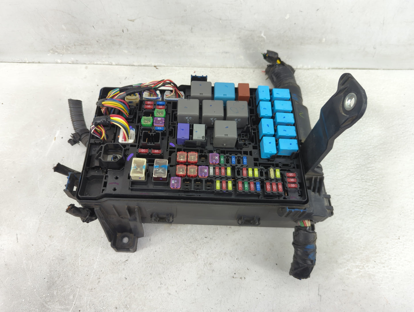 2016-2022 Toyota Tacoma Fusebox Fuse Box Panel Relay Module Fits Fits 2016 2017 2018 2019 2020 2021 2022 OEM Used Auto Parts