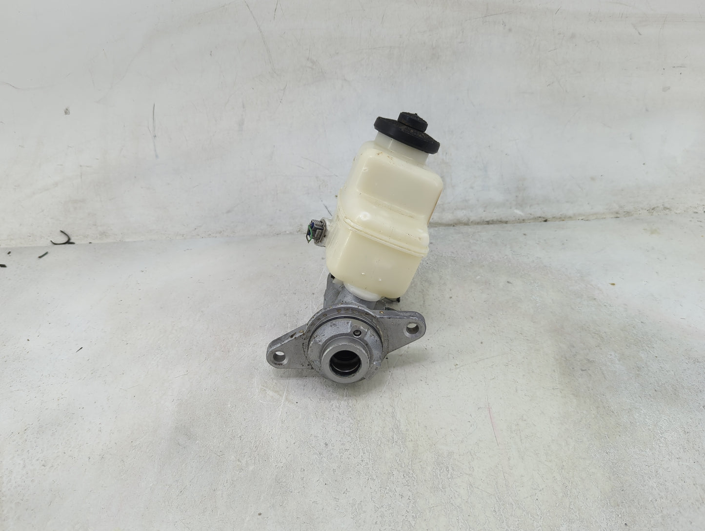2009-2022 Toyota Tacoma Brake Master Cylinder 1490015 - Oemusedautoparts1.com