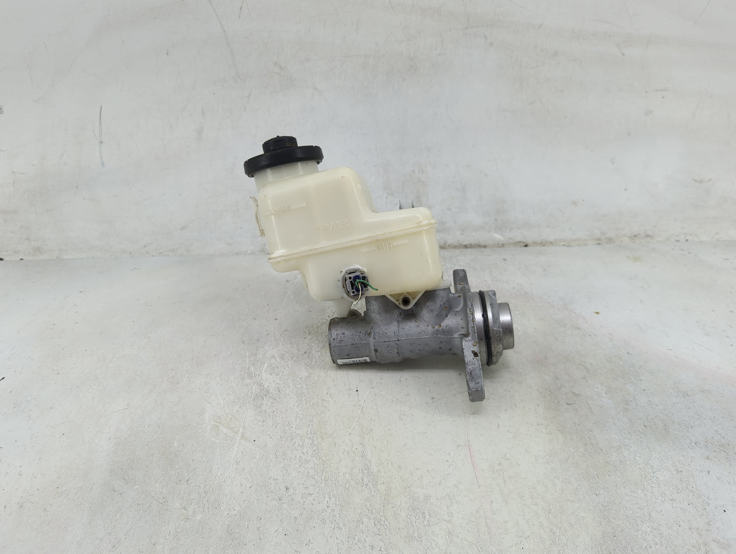 2009-2022 Toyota Tacoma Brake Master Cylinder 1490015 - Oemusedautoparts1.com