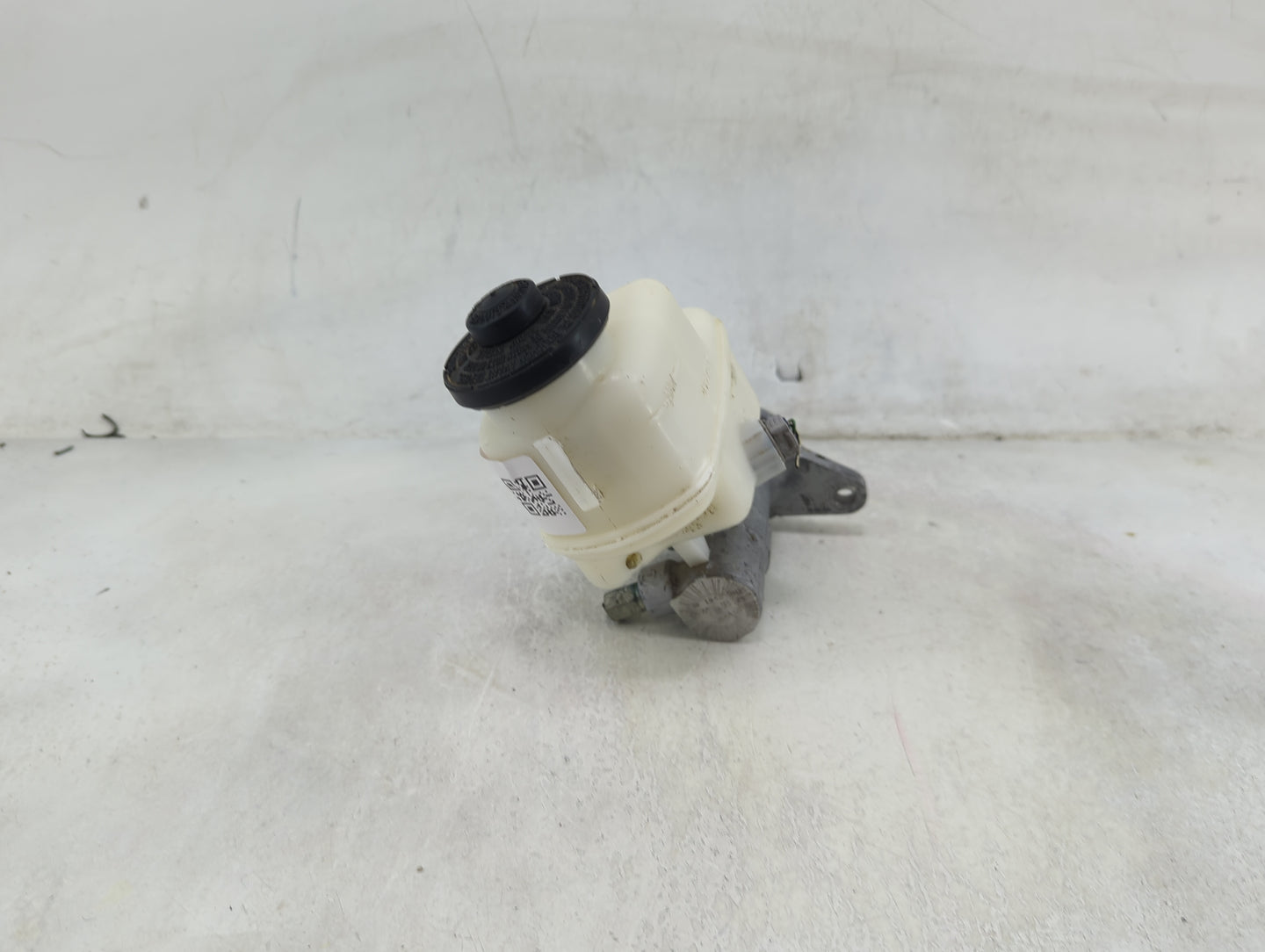 2009-2022 Toyota Tacoma Brake Master Cylinder 1490015 - Oemusedautoparts1.com