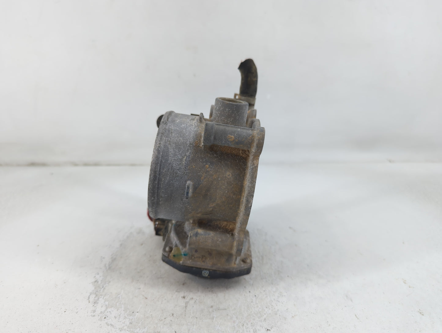 2016-2022 Toyota Tacoma Throttle Body P/N:22030-0P060 Fits Fits 2016 2017 2018 2019 2020 2021 2022 OEM Used Auto Parts - Oem