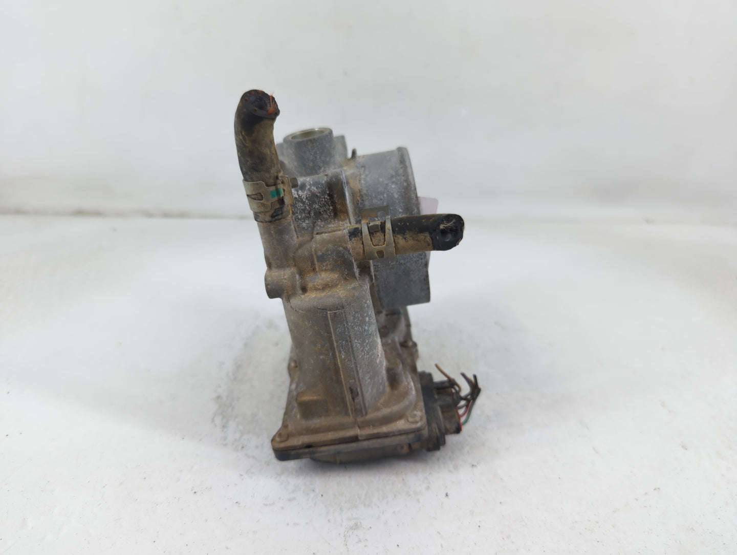 2016-2022 Toyota Tacoma Throttle Body P/N:22030-0P060 Fits Fits 2016 2017 2018 2019 2020 2021 2022 OEM Used Auto Parts - Oem