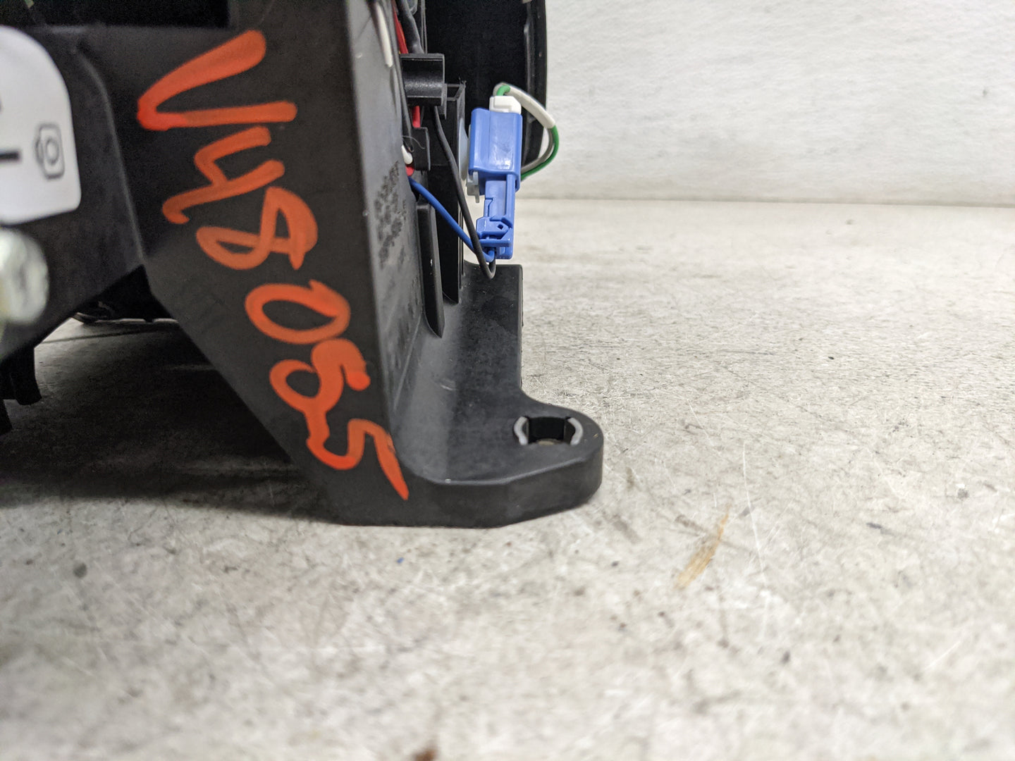 2020 Transit Connect Floor Console Assembly Shifter - Oemusedautoparts1.com