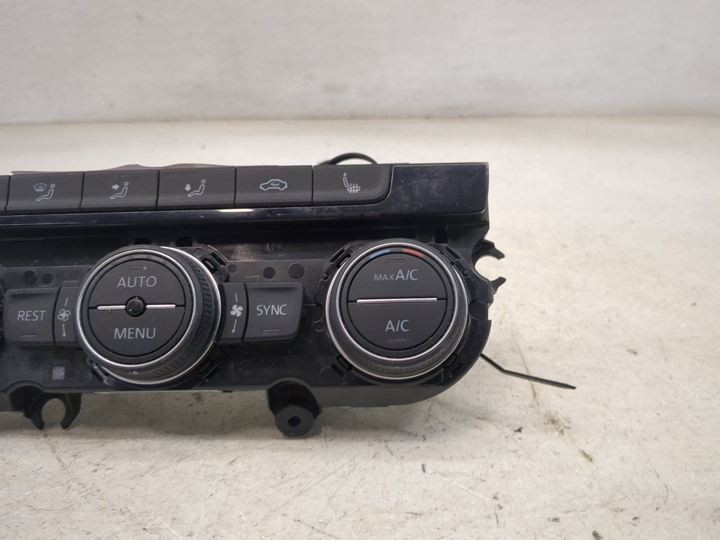 2020 Volkswagen Atlas Climate Control Module Temperature AC/Heater Replacement P/N:3CN907040A 5HB013565-32 Fits OEM Used Aut
