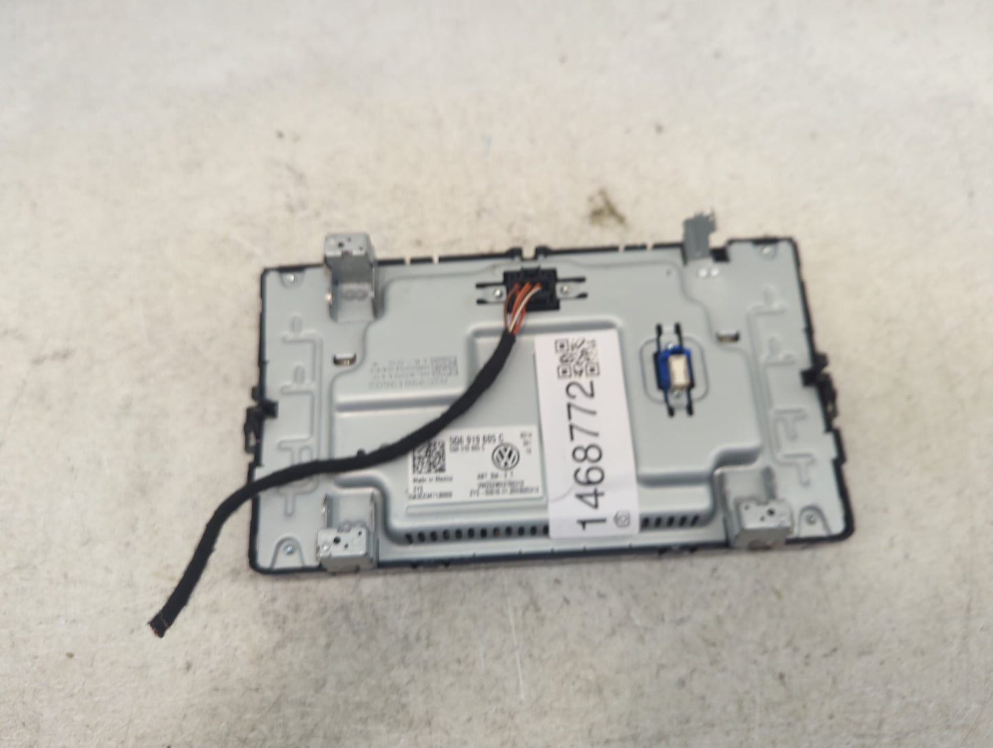 2018-2022 Volkswagen Atlas Information Display Screen 1468772 - Oemusedautoparts1.com