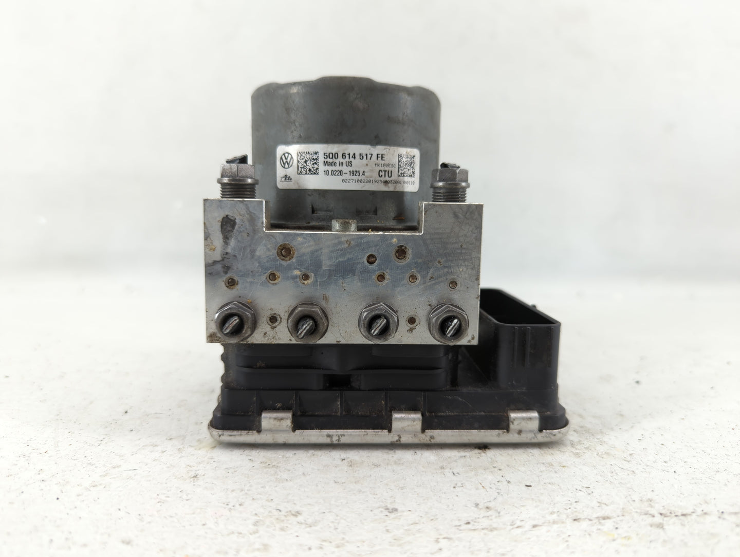 2020 Volkswagen Atlas ABS Pump Control Module Replacement P/N:5Q0 614 517 FE Fits OEM Used Auto Parts - Oemusedautoparts1.co